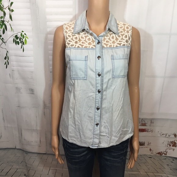 mine Tops - Denim color and lace, button shirt